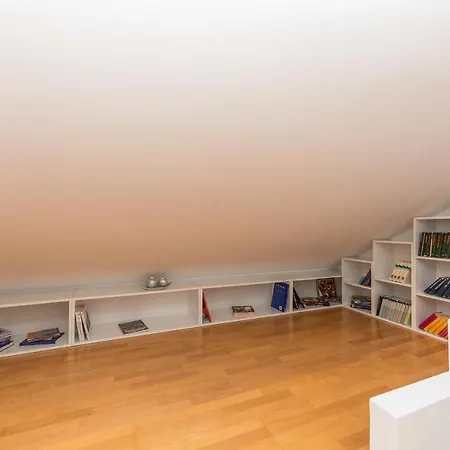 Apartment Marla *