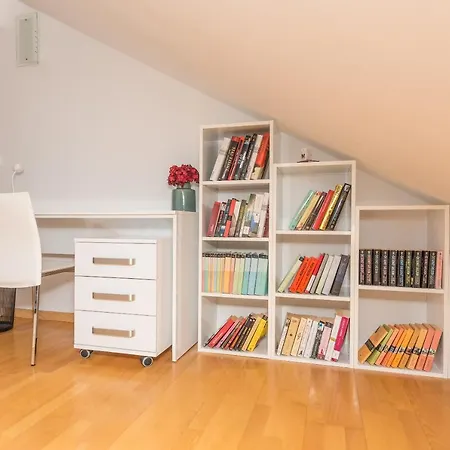Marla Apartman *